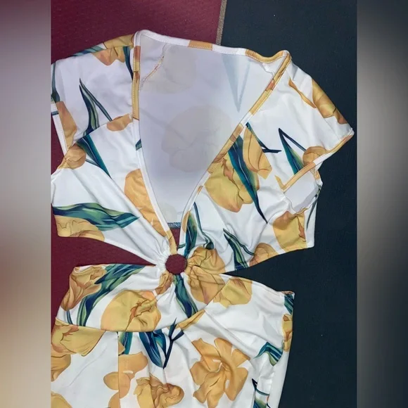 super cute cutout dress summery yellow floral print - Picture 6 of 8